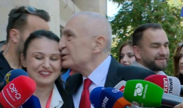 Pse la jashtë Monikën, Meta përgjigjet me leksione historie: “T’ju tregoj për historinë e Stalinit”/ VIDEO