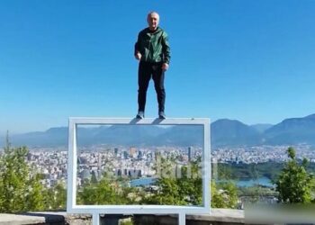 Kryemadhi ironizon Metën: Për të rritur reech-et në FB mund të dalësh dhe lakuriq