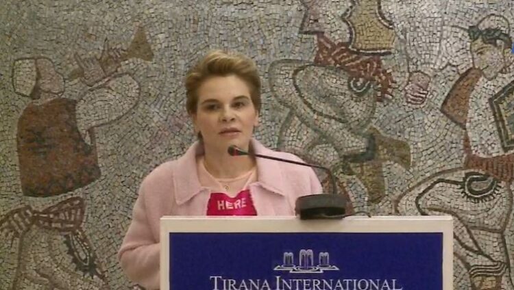 Shpërthen Monika Kryemadhi: Nuk më rruhet as për burgun, as për SPAK