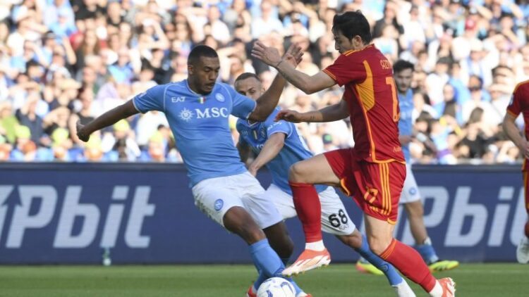 Napoli dhe Roma ndajnë pikët, garë e ashpër për një vend në Champions