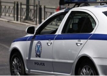 Gruaja hidhet nga dritarja për t’i shpëtuar dhunës së bashkëshortit (Video)