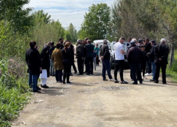 Banorët e Fushë Milotit në protestë për rrugën e amortizuar: Shteti të ndërhyjë