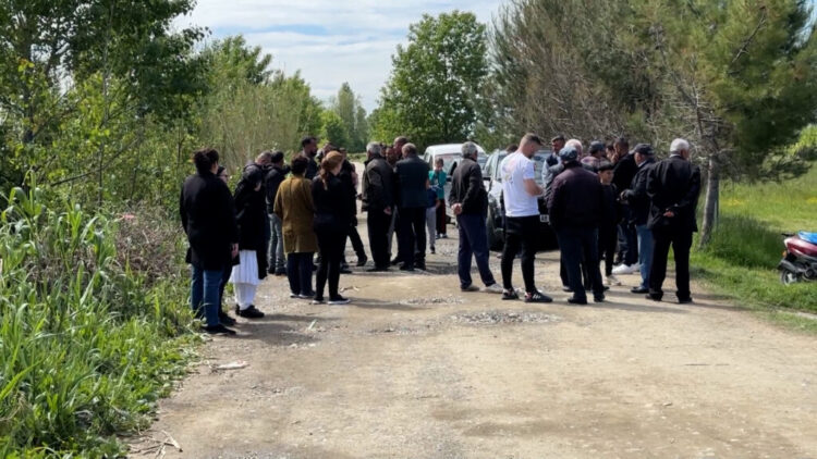 Banorët e Fushë Milotit në protestë për rrugën e amortizuar: Shteti të ndërhyjë