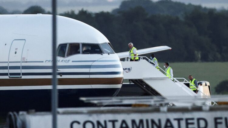 Frikë nga dërgimi në Ruandë, “zhduken” shqiptarët nga qendrat azilkërkuese në Angli