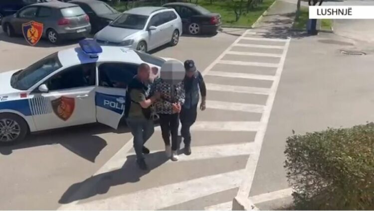 Publikoi në rrjete sociale video intime të një vajze të mitur, arrestohet 19-vjeçari në Lushnjë