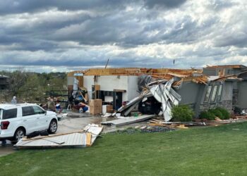 Tornadot godasin SHBA-në, shkaktojnë dëme të mëdha