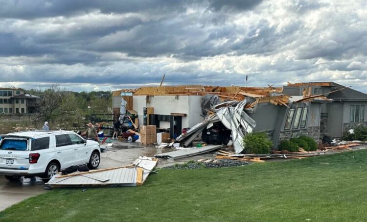 Tornadot godasin SHBA-në, shkaktojnë dëme të mëdha