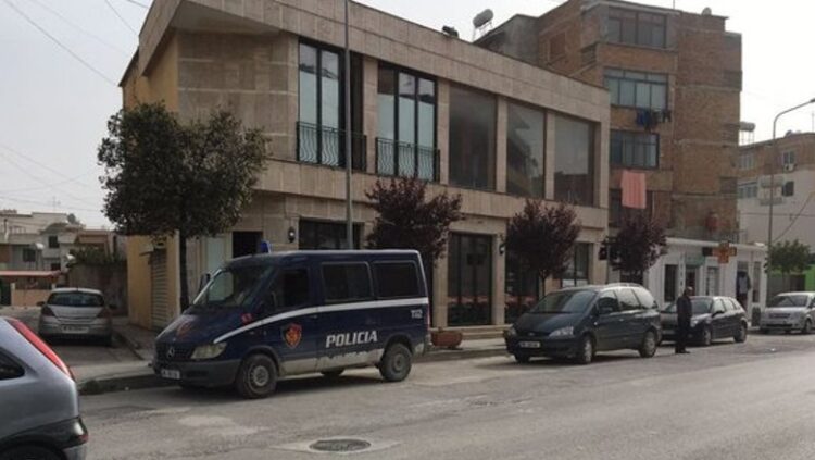 Grabitet drejtoria e ujësjellësit në Kuçovë, hajdutët marrin 2.2 milionë lekë