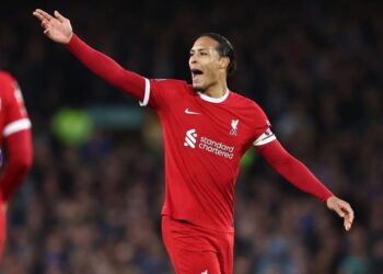 “A e dëshirojmë vërtet titullin kampion”, Van Dijk: Ky sezon nuk mund të përfundojë kështu