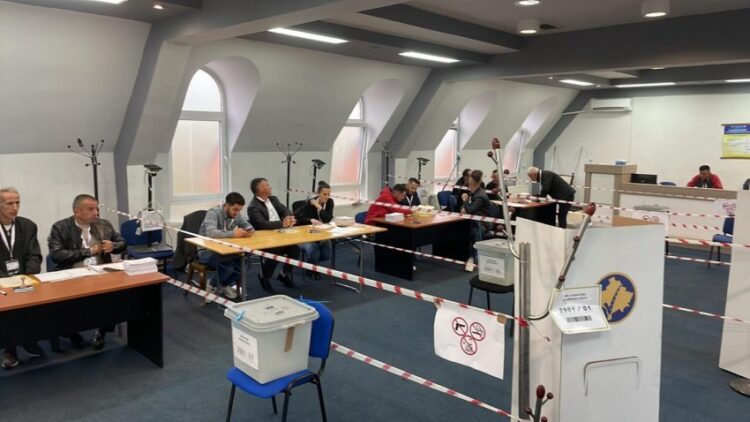 Në 4 komunat në veri të Kosovës votohet shkarkimi i kryetarëve shqiptarë