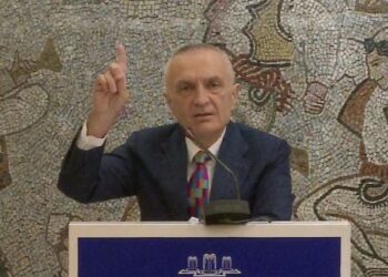 “Nuk dëgjova asnjë fjalë nga përfaqësuesja e mendimit ndryshe”, Meta ‘thumbon’ Kryemadhin