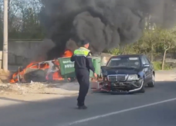 Përplasen dy makina në Fushë Krujë, njëra shpërthen në flakë