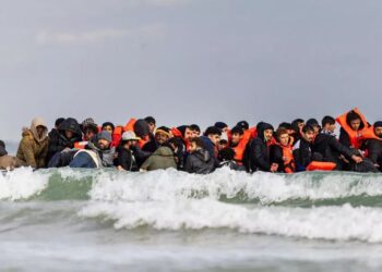 Qeveria britanike synon të deportojë 5700 emigrantë në Ruandë deri në fund të vitit