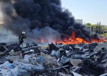 Përfshihet nga flakët vendgrumbullimi i mbetjeve në Shkozet