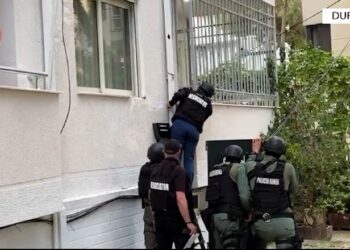 Ky është 40-vjeçari që mbajti peng dy fëmijët e tij/ FOTO