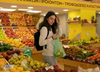 Raporti/ Skemat e pagave minimale po ‘ngrijnë’ rininë e Europës!