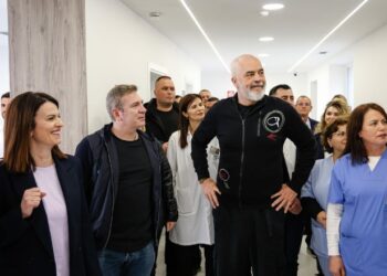 Raporti/ Mungesa e investimeve në pajisje mjekësore çon pacientët te privati