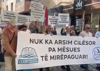 1 Maji/ Mësuesit, ish-minatorët dhe pensionistët në protesta, arsimtarët paralajmërojnë grevë urie
