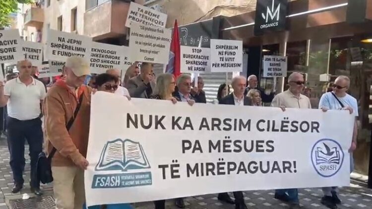 1 Maji/ Mësuesit, ish-minatorët dhe pensionistët në protesta, arsimtarët paralajmërojnë grevë urie