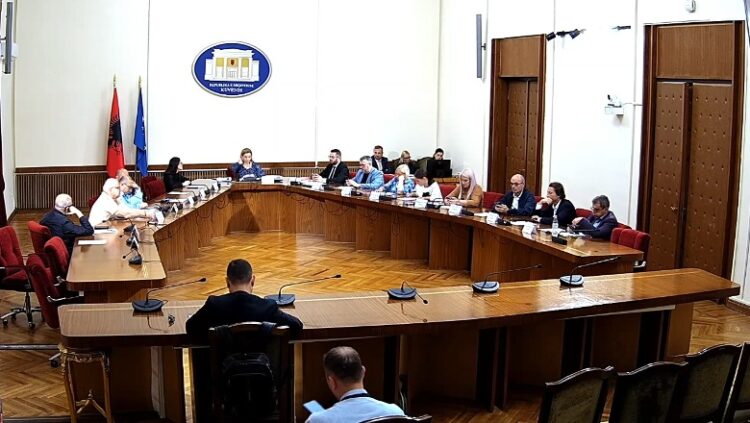 Komisioni hetimor i Shëndetësisë i kthehet normalitetit, PS kthehet në mbledhje