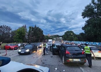 Aksident masiv në Durrës/ 7 të plagosur, mes tyre 3 fëmijë