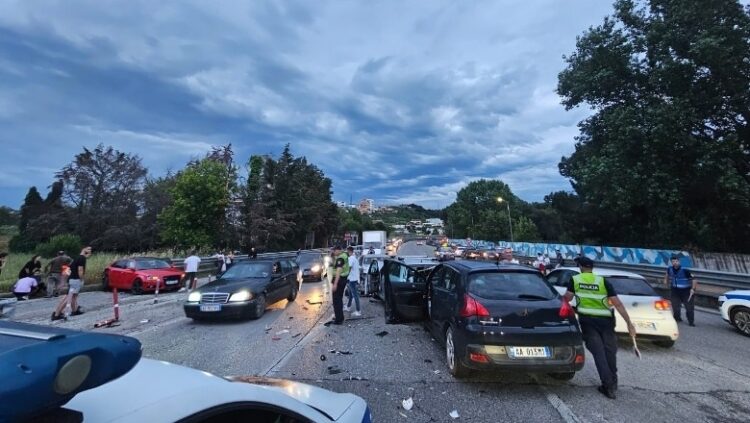 Aksident masiv në Durrës/ 7 të plagosur, mes tyre 3 fëmijë