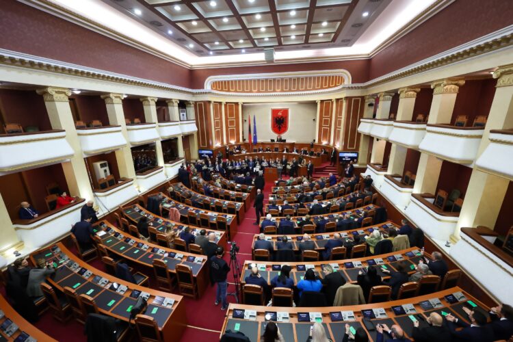 Të enjten ngrihet komisioni i posaçëm anti-korrupsion, 6 anëtarë PS dhe 5 opozita