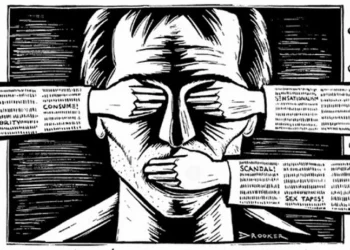 Molotovi pranë gazetarëve në protestë, reagon AMA: Pasiguria në punën e medias, goditje për fjalën e lirë