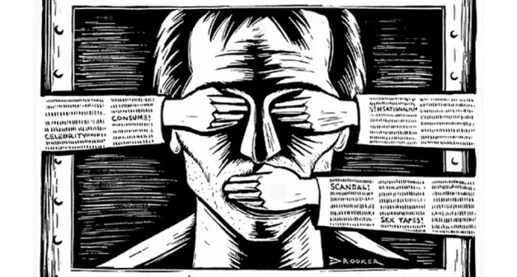 Molotovi pranë gazetarëve në protestë, reagon AMA: Pasiguria në punën e medias, goditje për fjalën e lirë