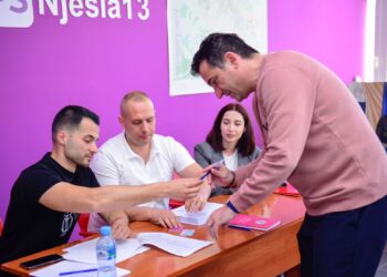 PS zgjedh delegatët e kongresit, Veliaj pas votimit: Ejani votoni!