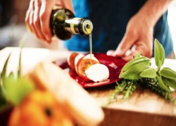 Studimi: Vaji i ullirit mund të ulë rrezikun e vdekjes nga demenca