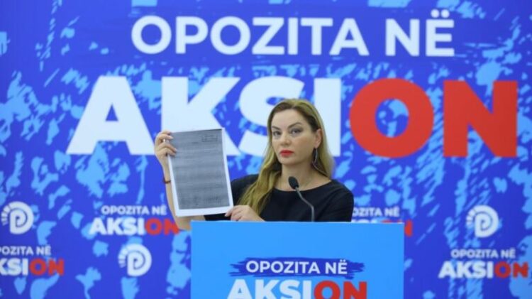 Vokshi akuzon mazhorancën: Si po tentohet bllokimi i hetimit për 200 mln euro koncesione në Shëndetësi/ FOTO