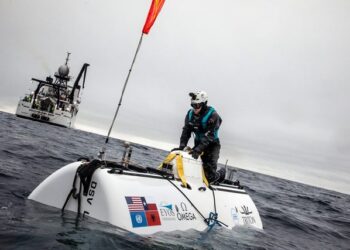 Miliarderi amerikan planifikon të zhytet drejt Titanikut, në nëndetëse pjesë edhe flamuri shqiptar/FOTO