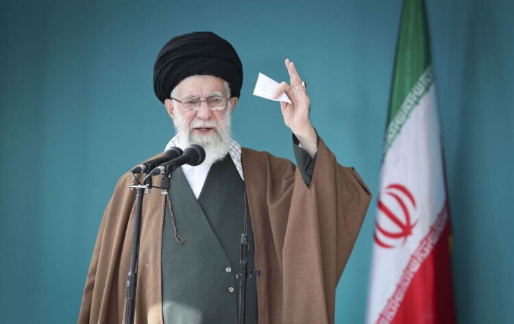 Irani 5 ditë zi për vdekjen e Ebrahim Raisi, Ayatollah Ali Khamenei: Nuk do kemi vakum pushteti
