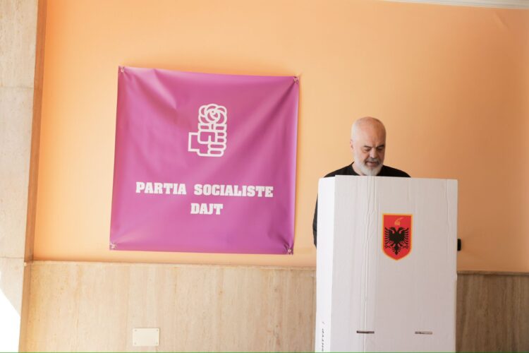 Zgjedhjet për delegatët e Kongresit të Ri të Partisë Socialiste, voton Edi Rama