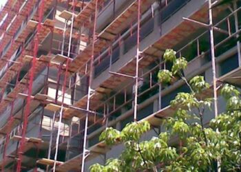 E rëndë! Ra nga lartësia e pallatit ku po punonte, humb jetën 28-vjeçari