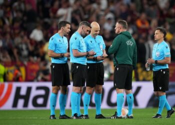 Finalja Partizani–Egnatia/ Zbulohen emrat e asistentëve të Anthony Taylor, do të gjykojnë së bashku edhe në “Euro 2024”