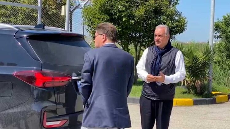 Eurodeputeti grek viziton Belerin në burgun e Fierit