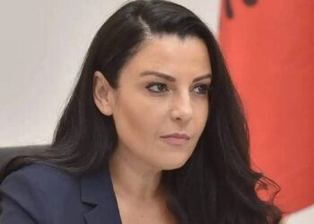 “Një ndihmëse shtëpiake që drejton punën e shtetit”, media greke shkruan për arrestimin e krahut të djathtë të Ballukut