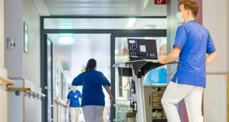 Mungesë ekspertësh në treg, të rinjtë italianë po ikin nga vendi