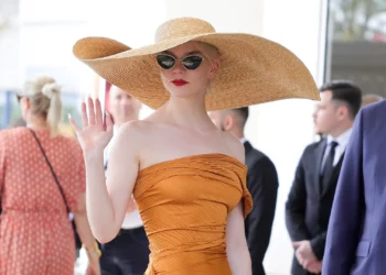 Filmi i Festivalit në Kanë, çfarë veshën yjet/ FOTO