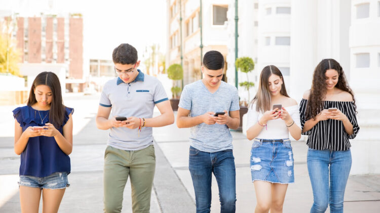 Përgatituni për Gjeneratën Z! Të rinjtë shqiptarë duan paga 800 – 1200 euro