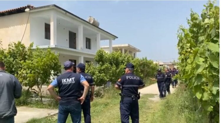 Nuk mjafton rezistenca e banorëve/ IKMT ndërhyn dhe prish 3 shtëpi në Urën e Limuthit në Bërxullë