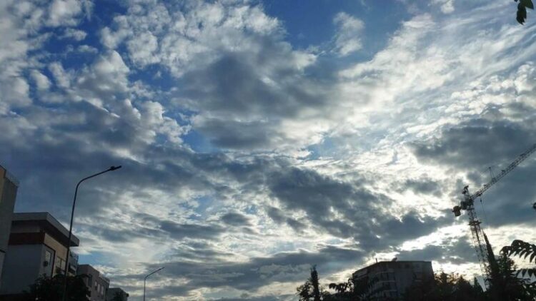 Reshje shiu në të gjithë vendin, ja si parashikohet moti për sot