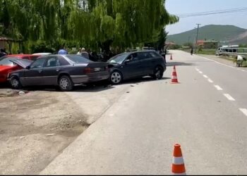 Aksident në Korçë, tre makina përplasen me njëra-tjetrën