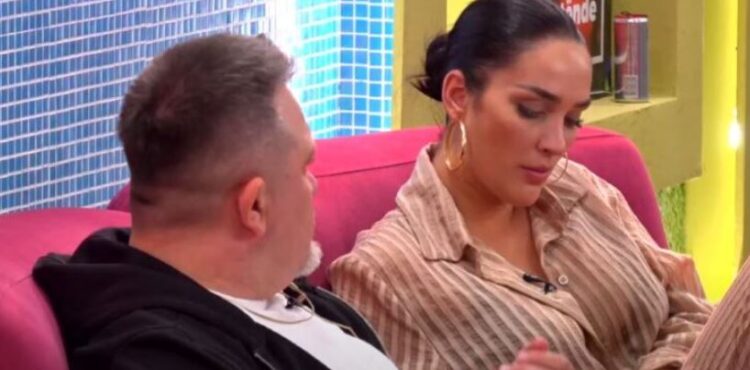 “Mos je e lidhur jashtë?” Juli ngre dyshime mbi statusin e Erjola Doçit