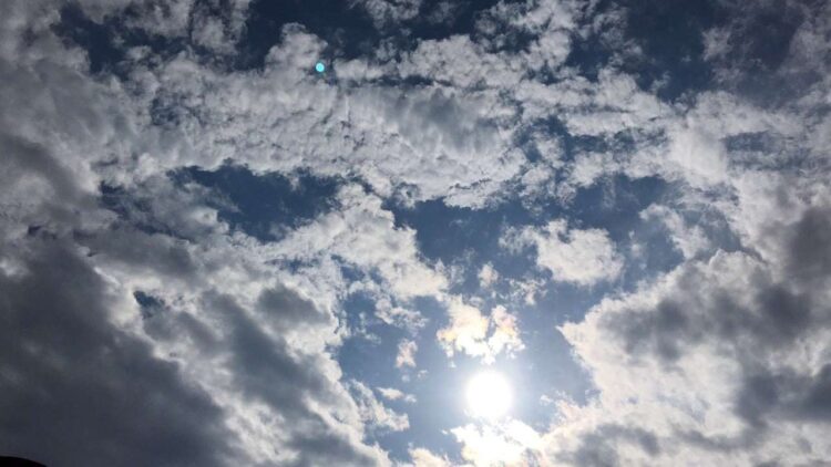 Kthjellime dhe vranësira në mesditë, ja si parashikohet moti për ditën e sotme