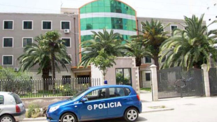 Durrës, raportohen dy persona të humbur, mes tyre një 14-vjeçare