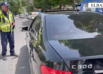 Policia e Elbasanit “lëshon dorën” me gjobat, 18 shoferë të arrestuar për një muaj, mbi 8 mijë masa administrative