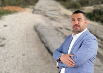 Dule i Konispolit i jep 67 MLN lekë pa garë Simon Çipës për asfaltimin e një rrugice